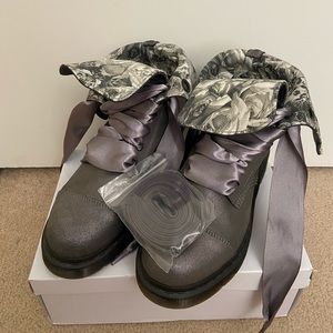 Dr. Martens Aimilie Silver Skull & Roses Boots